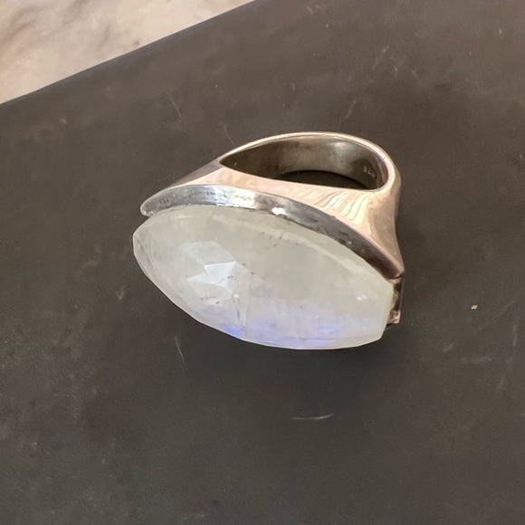 Gorgeous large oval faceted moonstone and sterling silver ring - Picture 8 of 9
